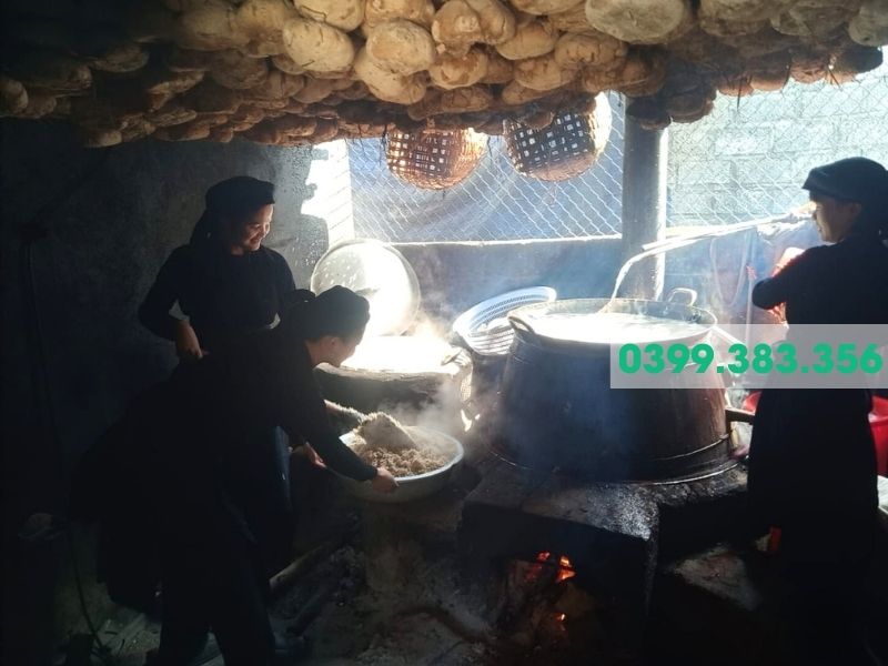 Hình ảnh chưng cất rượu men lá Bằng Phúc bằng nồi đồng, bếp củi