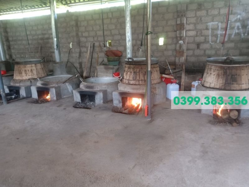 Hình ảnh nồi đồng bếp lửa chưng cất rượu men lá Bằng Phúc